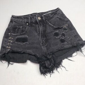RENAUR BLACKWASH DISTRESS JEAN SHORTS W24 ⭐️
